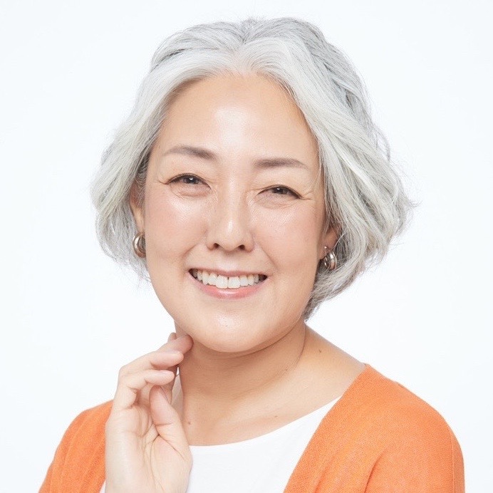白髪を魅力的に演出する新提案｜えがお美容室奈良店