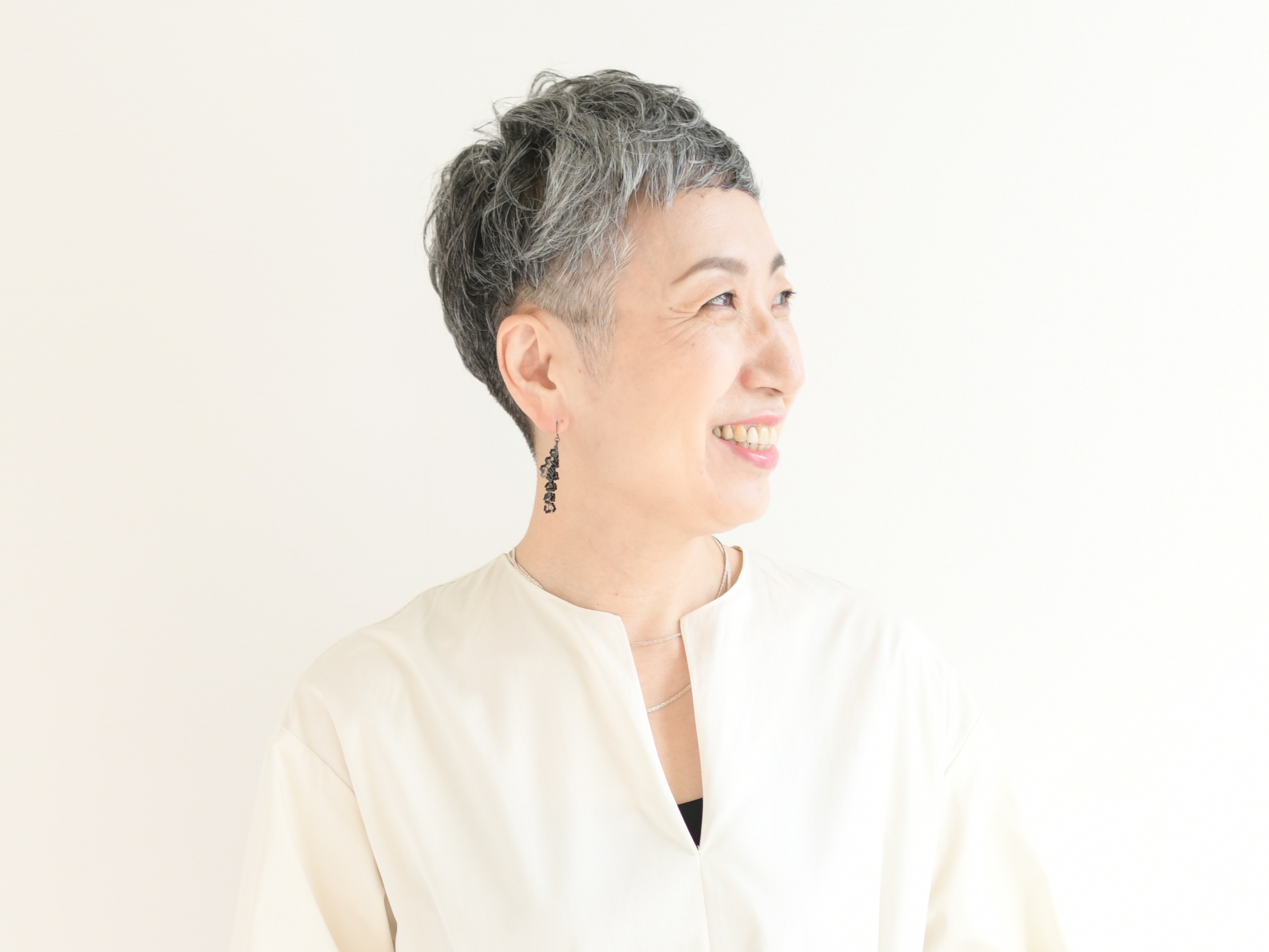 白髪染めを卒業するために何が必要か？｜えがお美容室奈良店