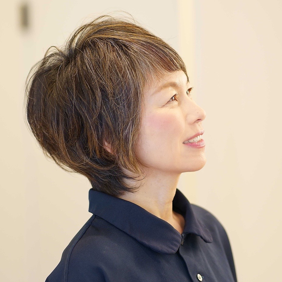 50代女性のための新しい白髪ぼかしショートスタイル｜えがお美容室奈良店