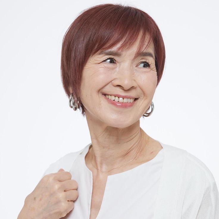 マニキュアカラーで白髪をカバーしながら髪をコーティング｜えがお美容室奈良店