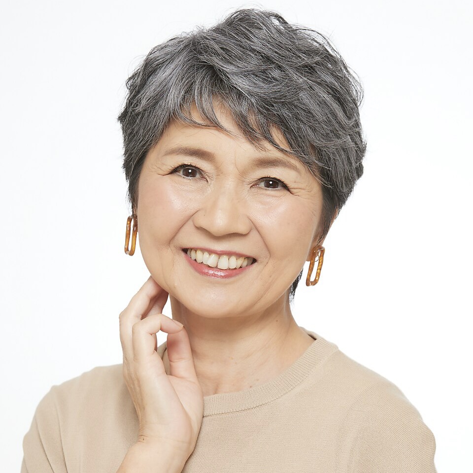 50代からのグレイヘアスタイルで、お母様の魅力を引き出します｜えがお美容室奈良店