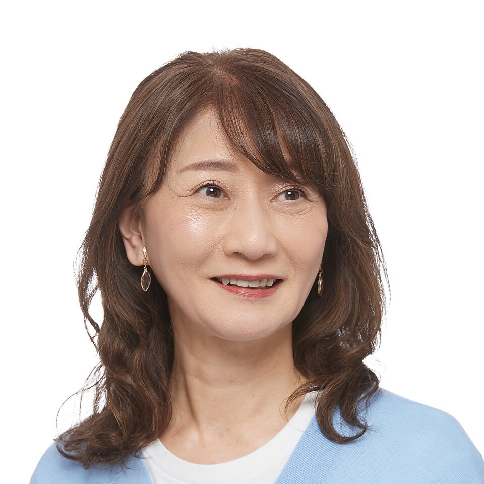 60代の丸顏な顔型をカバーするヘアスタイル｜えがお美容室奈良店
