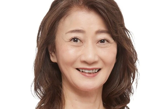 おしゃれ染めと白髪染めをミックスして透明感カラーに