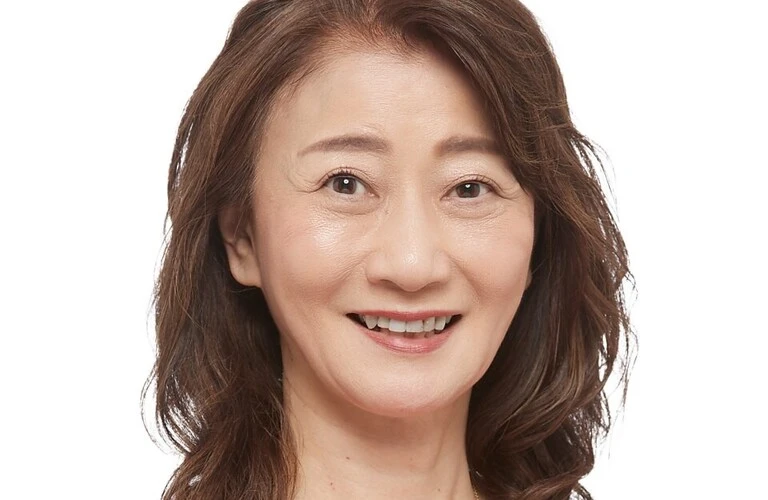 おしゃれ染めと白髪染めをミックスして透明感カラーに