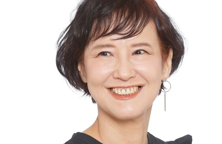 秋を先取り暖色カラーで艶やかに