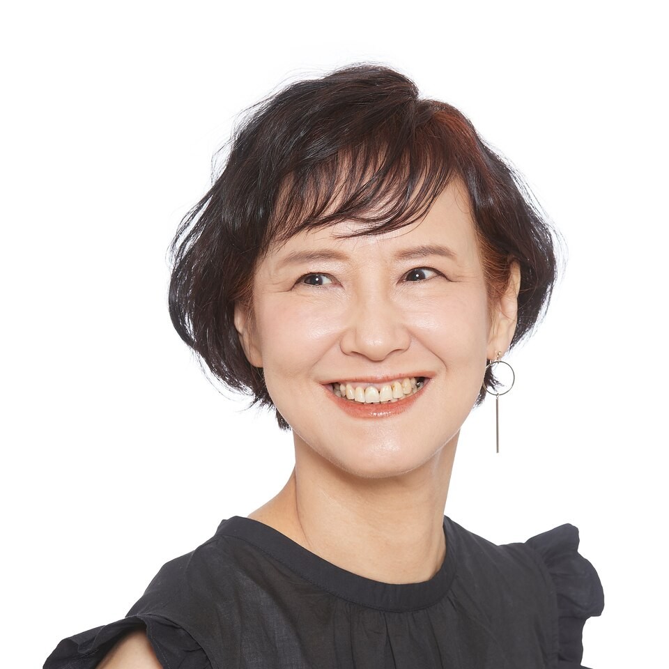 秋を先取り暖色カラーで艶やかに