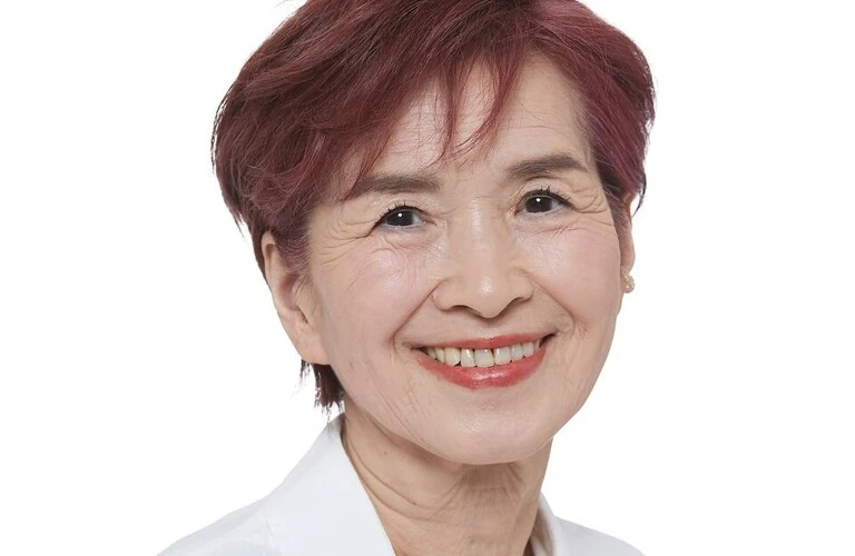 根元の白髪染めを徐々に薄めて白髪ぼかしします