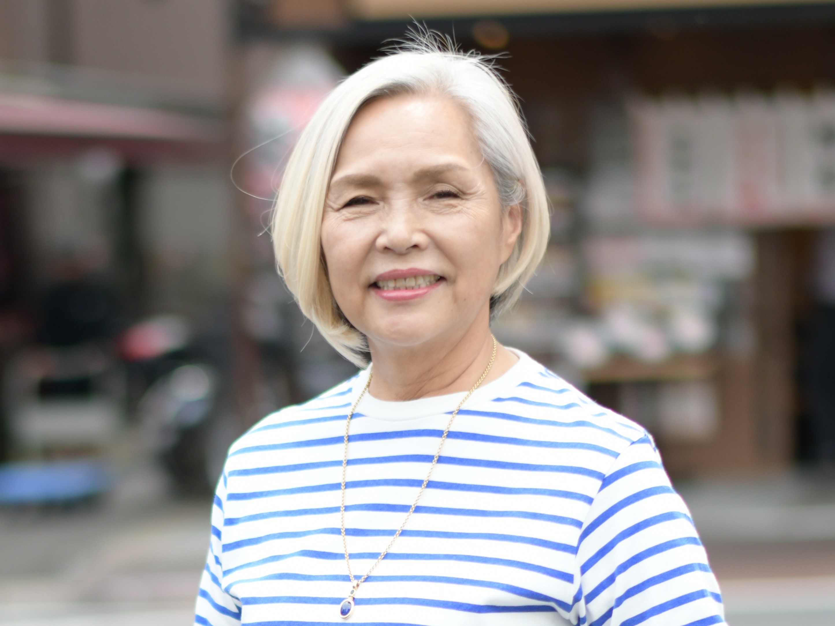 白髪染めからグレイヘアへ、あなたの美しさが輝くチャンス！