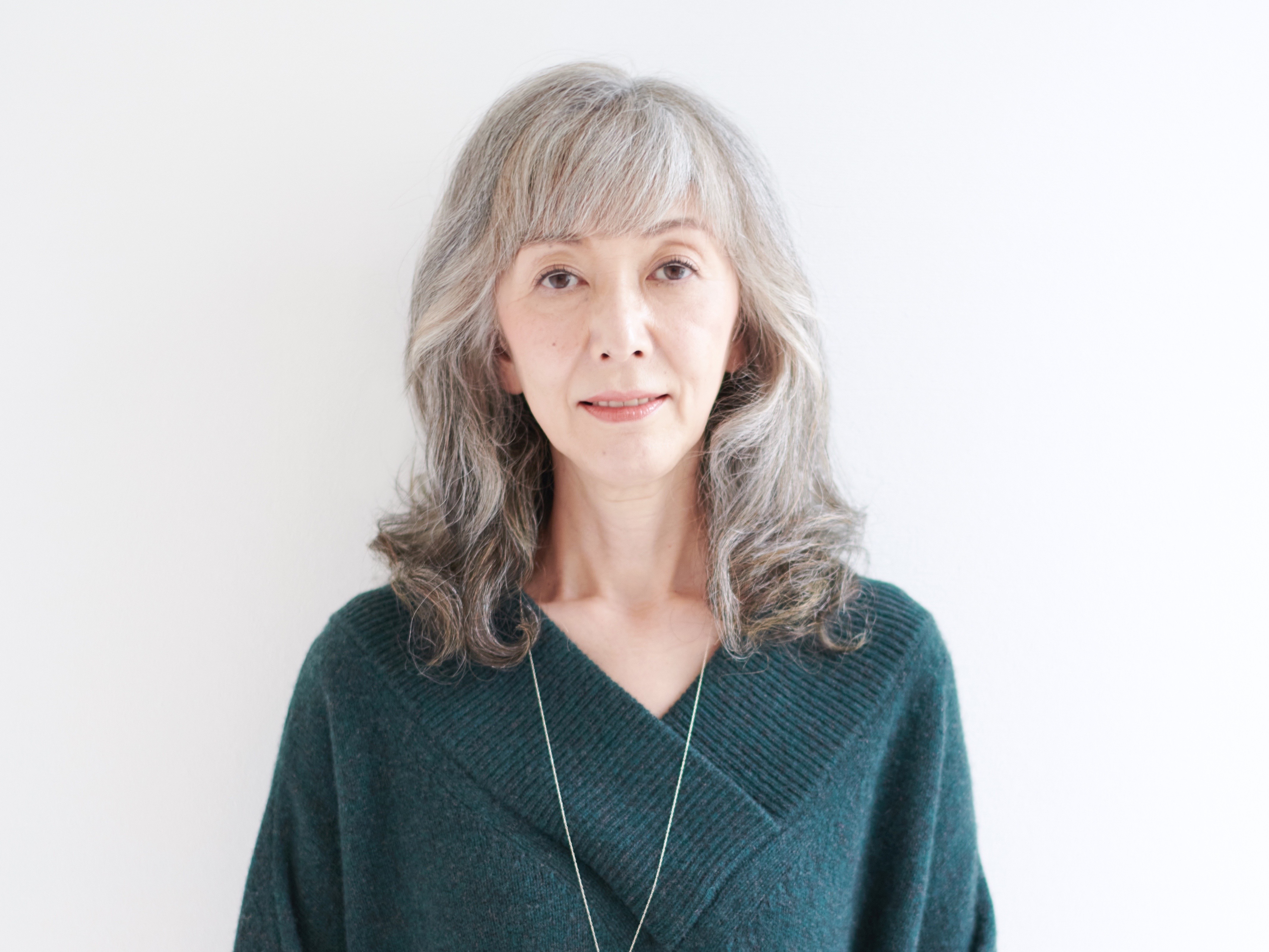 50代からの新たな挑戦、グレイヘアを活かしたスタイリング｜えがお美容室奈良店