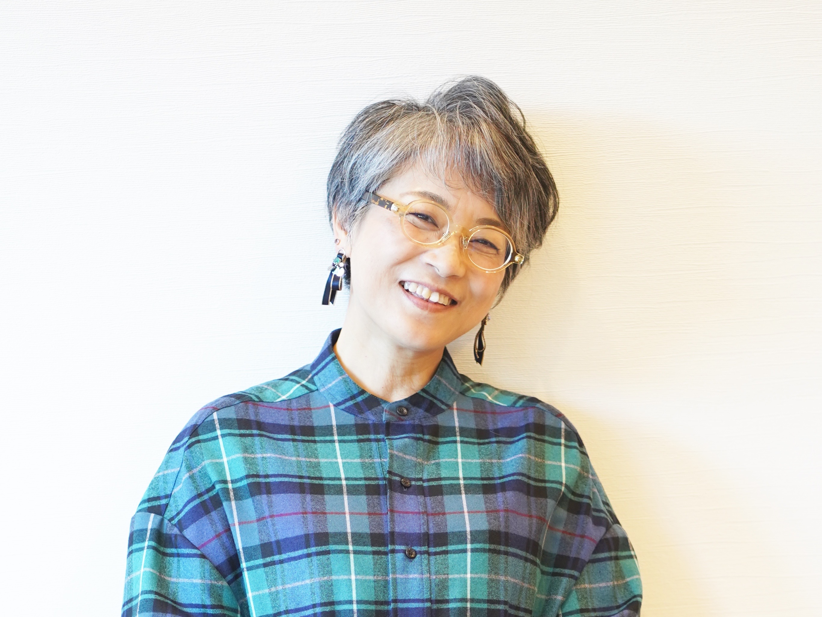 シニア世代の新たなおしゃれ染め、グレイヘアで美しさを引き出します｜えがお美容室奈良店 大和郡山 生駒
