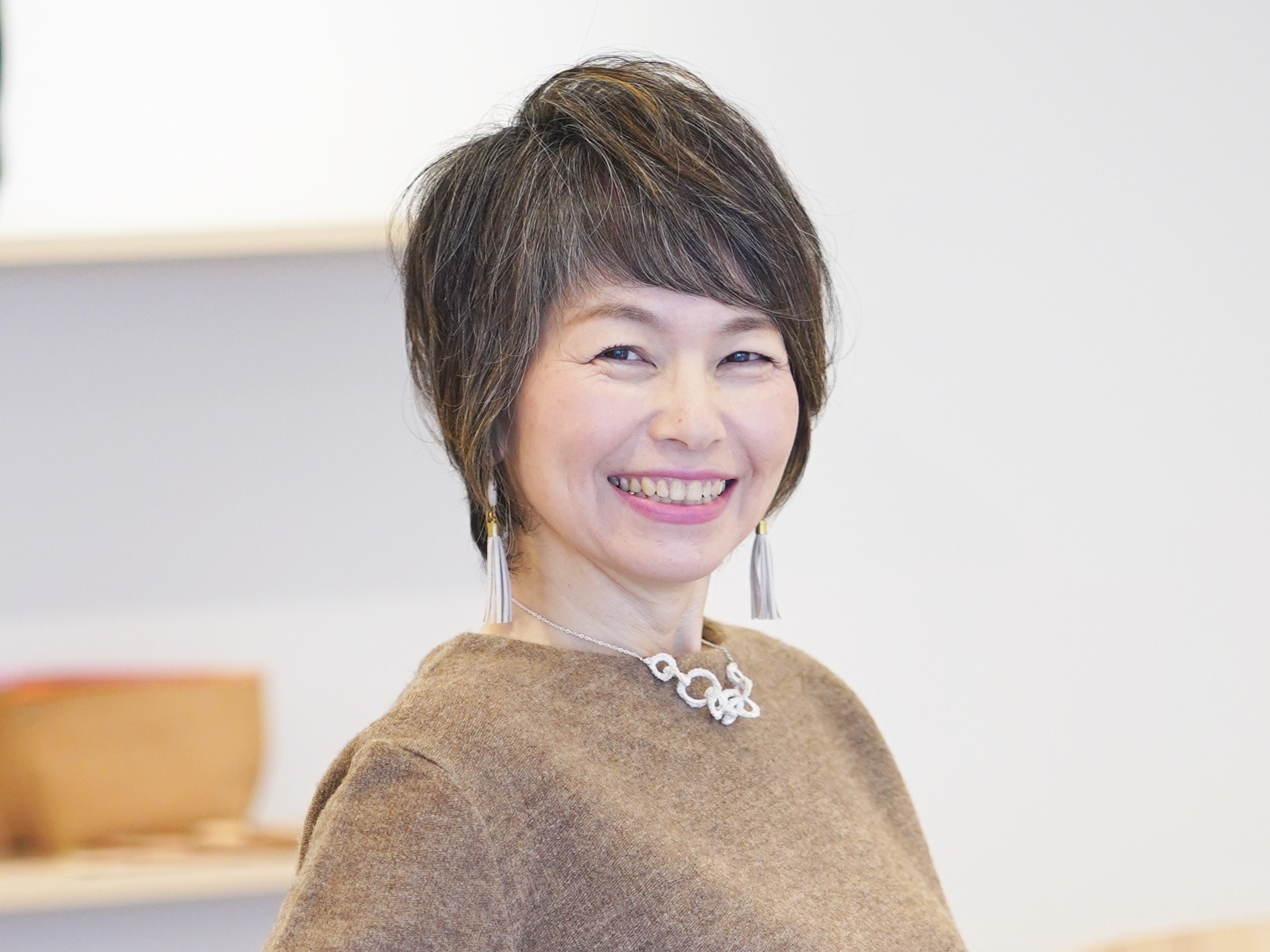 60代からの白髪ぼかし、自分のヘアスタイルが新しいトレンドに｜えがお美容室奈良店