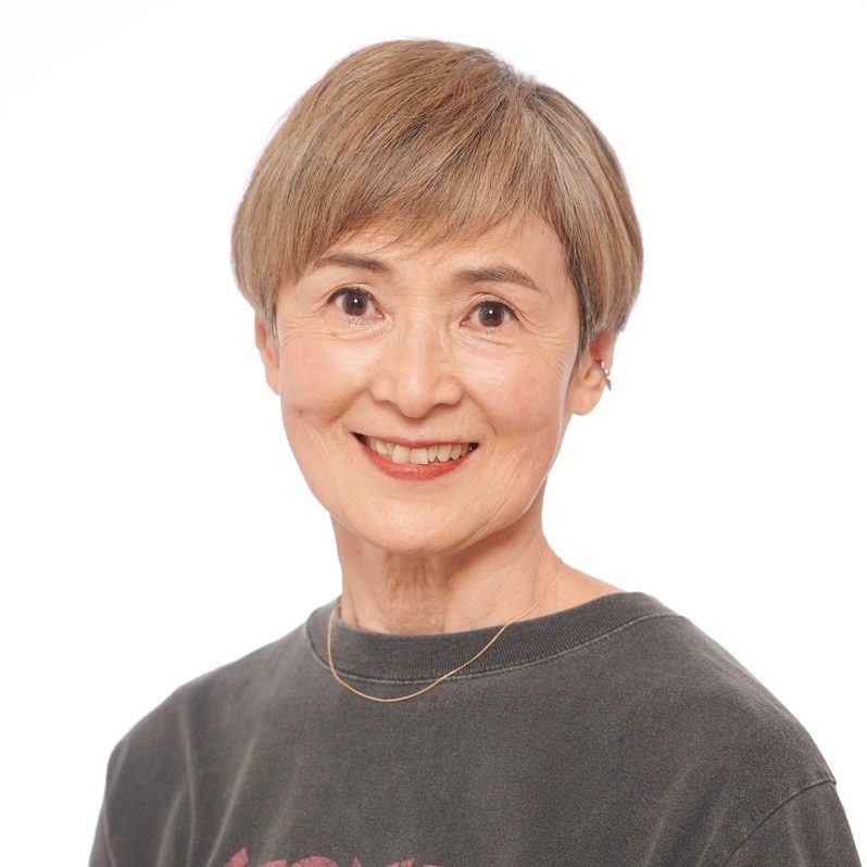 白髪染めの新しいトレンド、グレージュカラーで大人女性の魅力を引き出します！｜えがお美容室奈良店