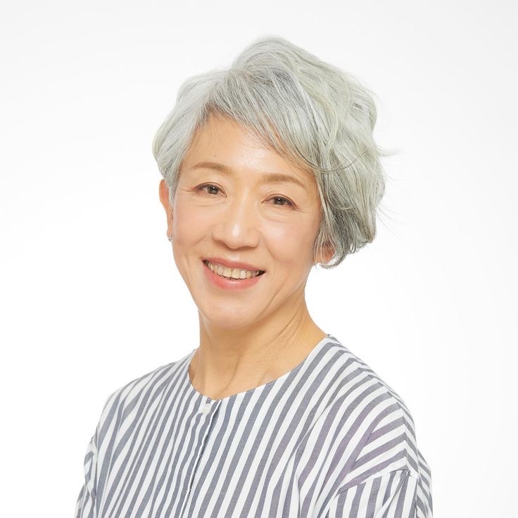グレイヘアでも自信を持てる！おしゃれな白髪スタイルの提案｜えがお美容室奈良店