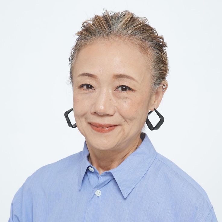 白髪を魅力に変える！ベージュカラーとハイライトで華やかな印象に｜えがお美容室奈良店