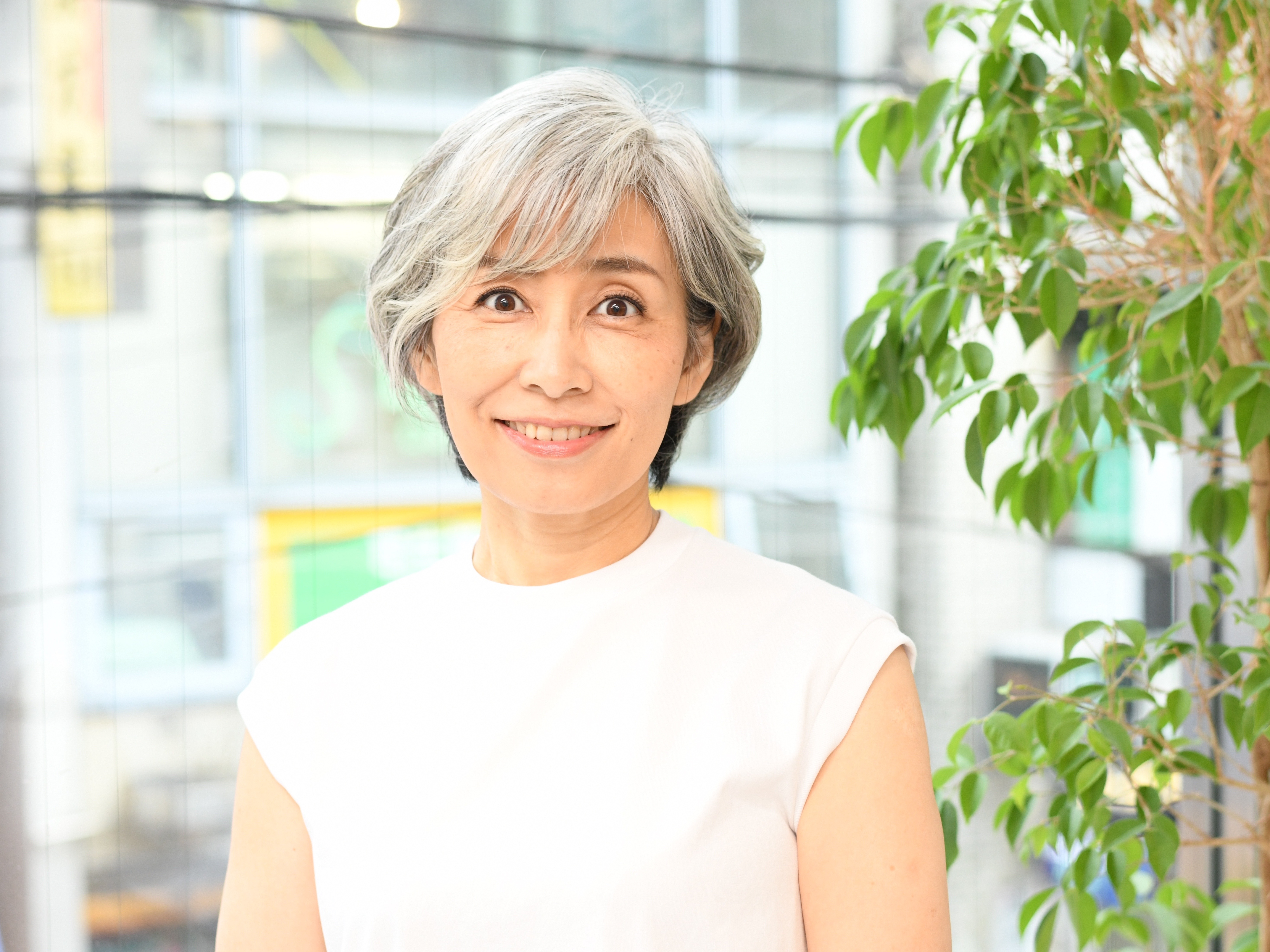 富雄駅からアクセス便利！白髪のお悩みを徹底解決｜えがお美容室奈良店
